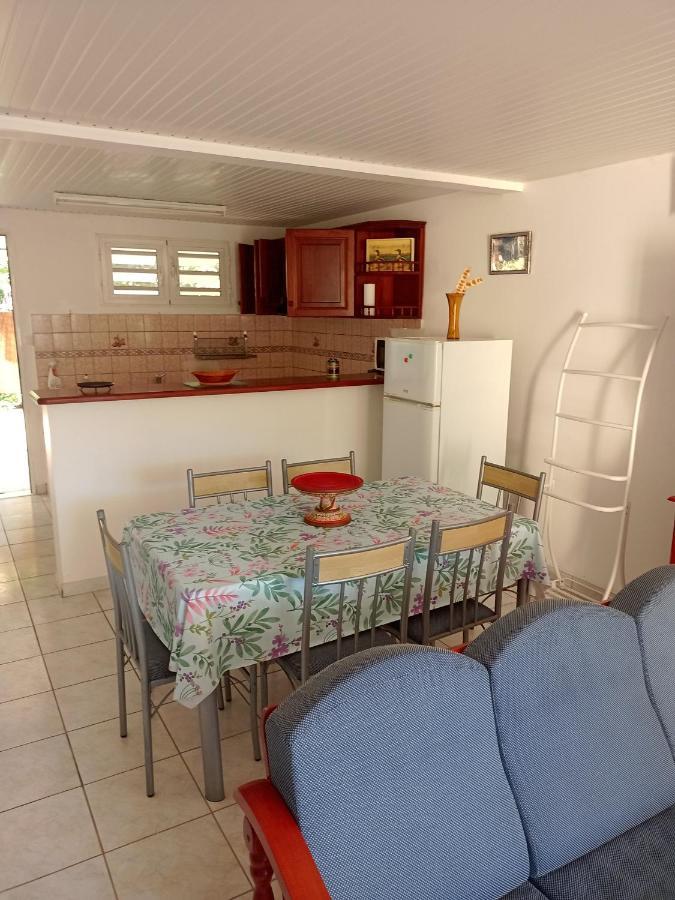 Charmant Appartement Verdoyant Le Morne-Vert Exterior photo
